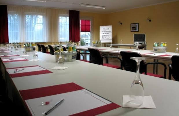 Hotel Elbrivera Alt Prester Maagdenburg Buitenkant foto