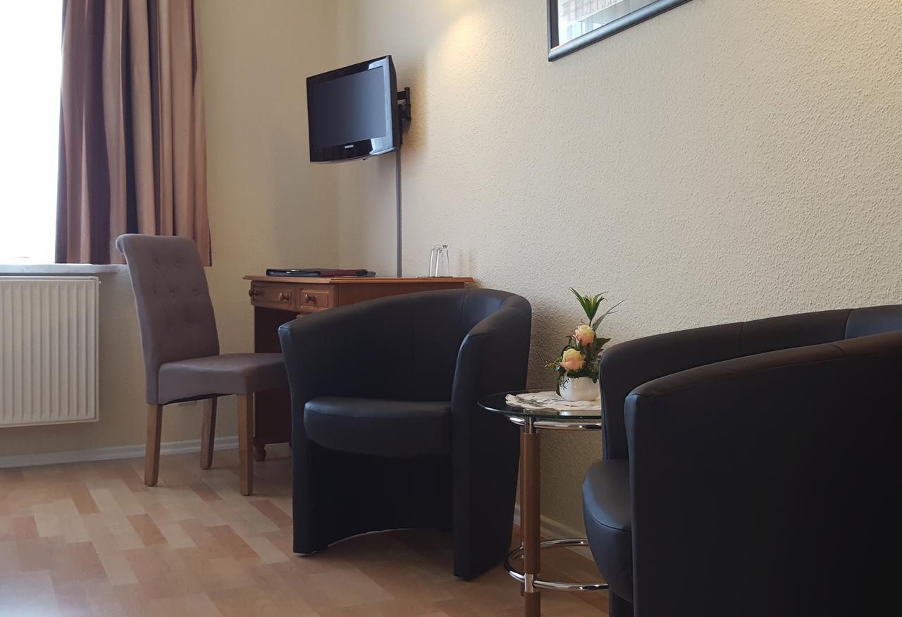 Hotel Elbrivera Alt Prester Maagdenburg Buitenkant foto